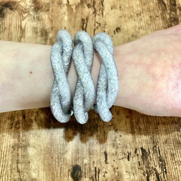 Crystal Filled Magnetic Clasp Mesh Bracelet- Gray - Picture 4 of 6